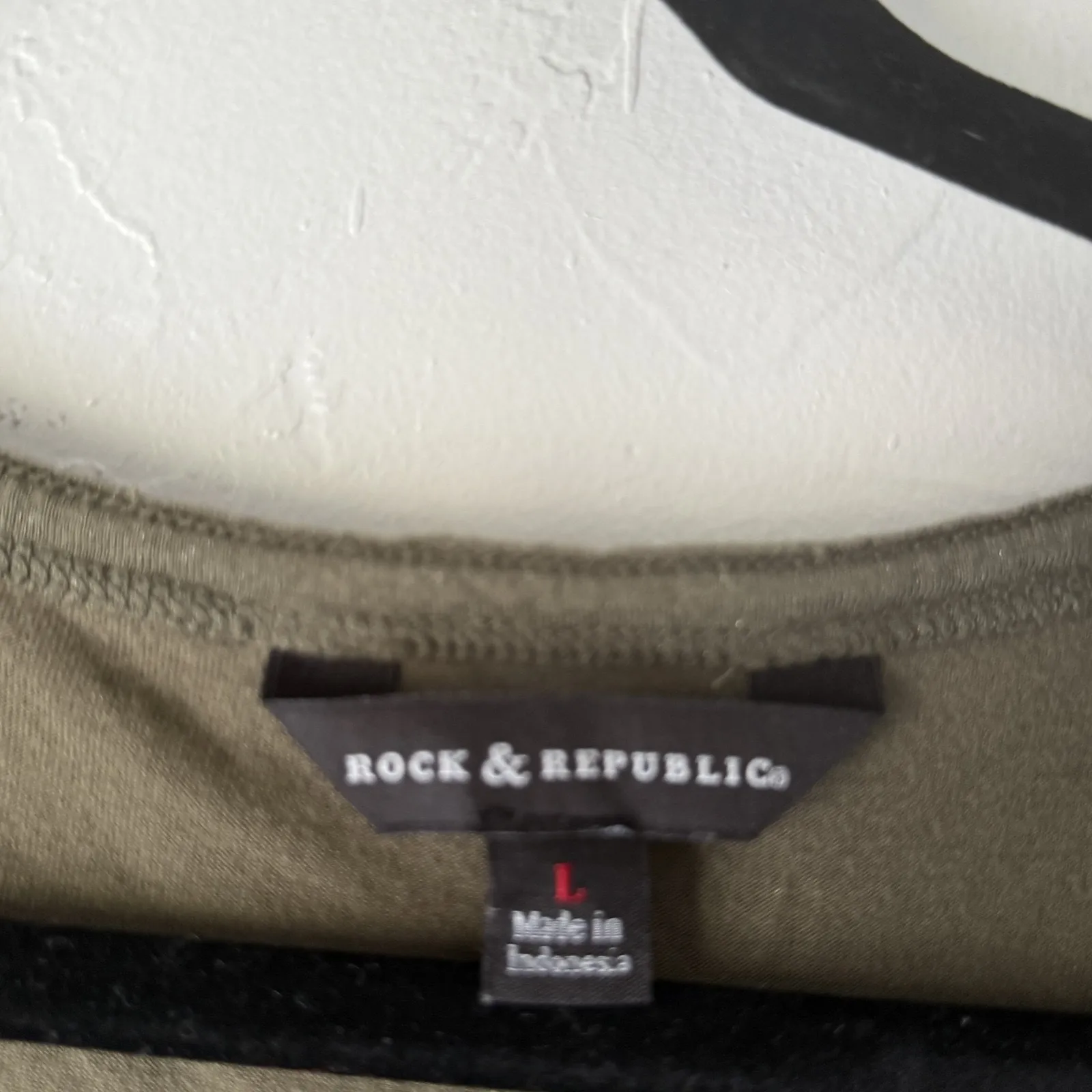 Rock & Republic Shirt Womens Large V Neck Rayon‎ Pocket Tee Lightweight - Image 5