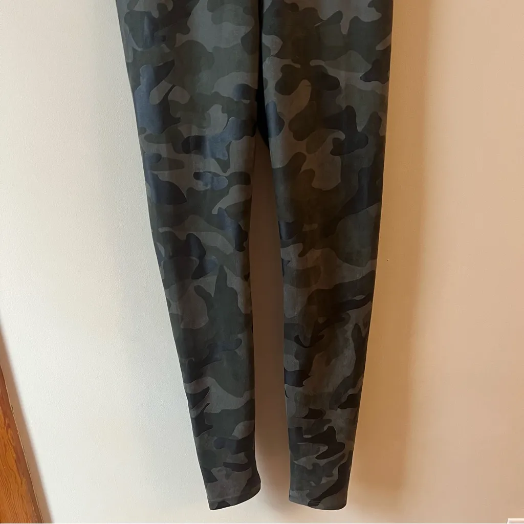 White House Black Market WHBM Runway Leggings Camo Print Size 4 Skinny High Rise - Image 4