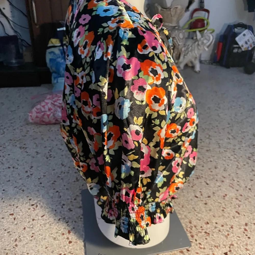 Sugar Lips  medium floral top medium - Image 5