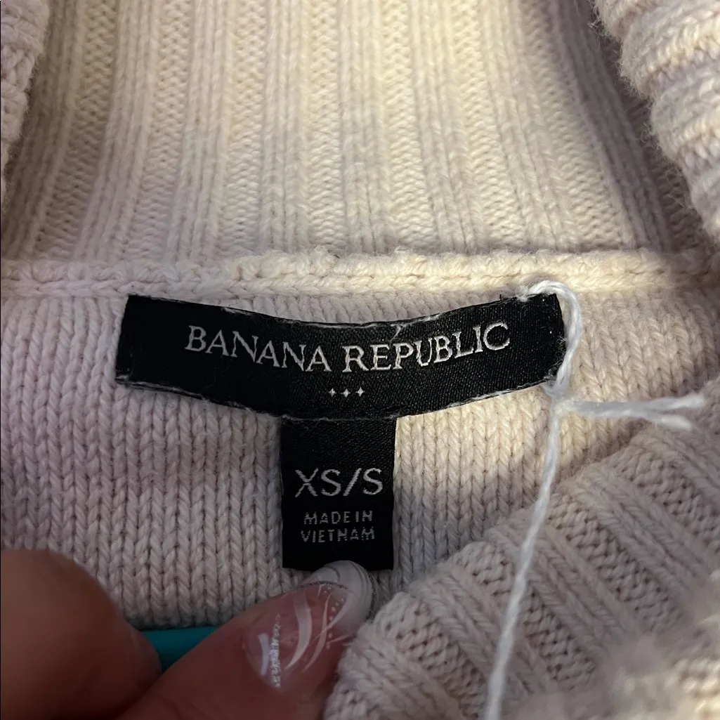 Banana Republic Women’s Cream Cable Knit Sweater Vest. Size: Xtra Small/Small - Image 2