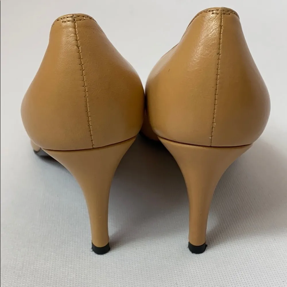 Stuart Weitzman tan leather pointy toe heels - Image 4