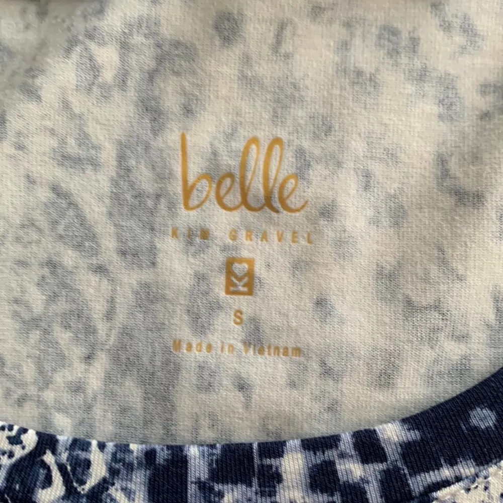 BELLE BY KIM GRAVEL Animal Print Cotton Top Sz: S Blue - Image 4