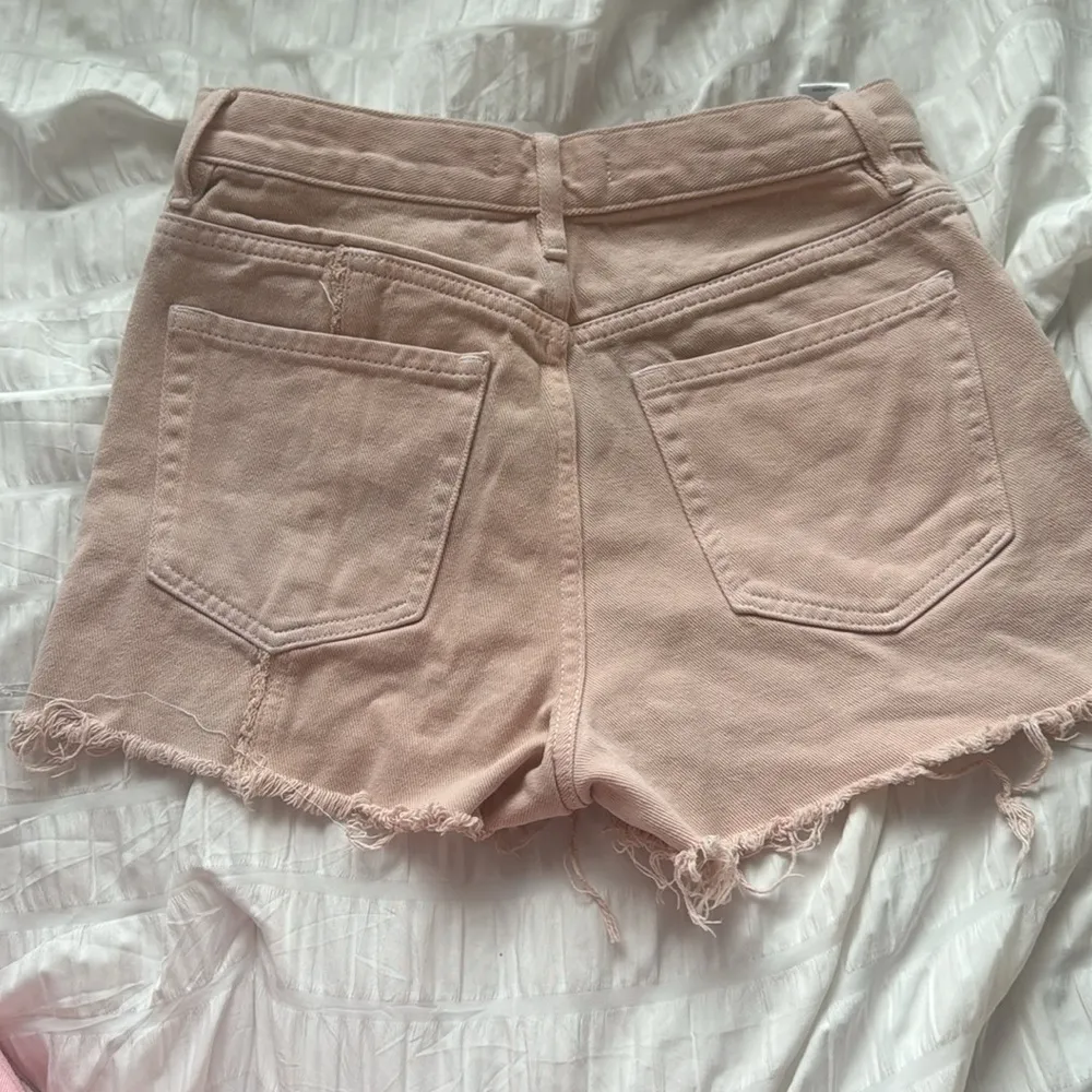 Worn minimally, light pink, PacSun shorts, size 24 - Image 2