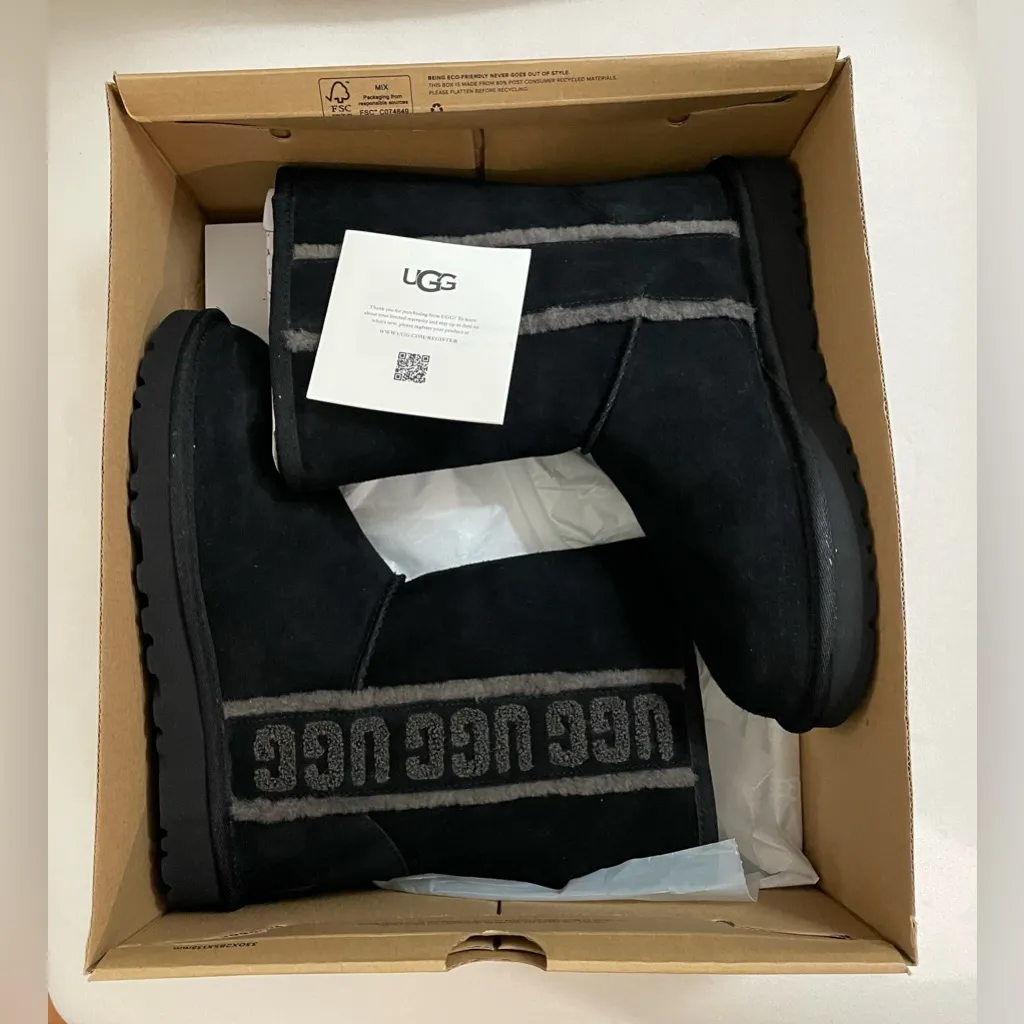 UGG  New in Box Classic Short Shearling Logo Black & Grey Size 6 - Image 2