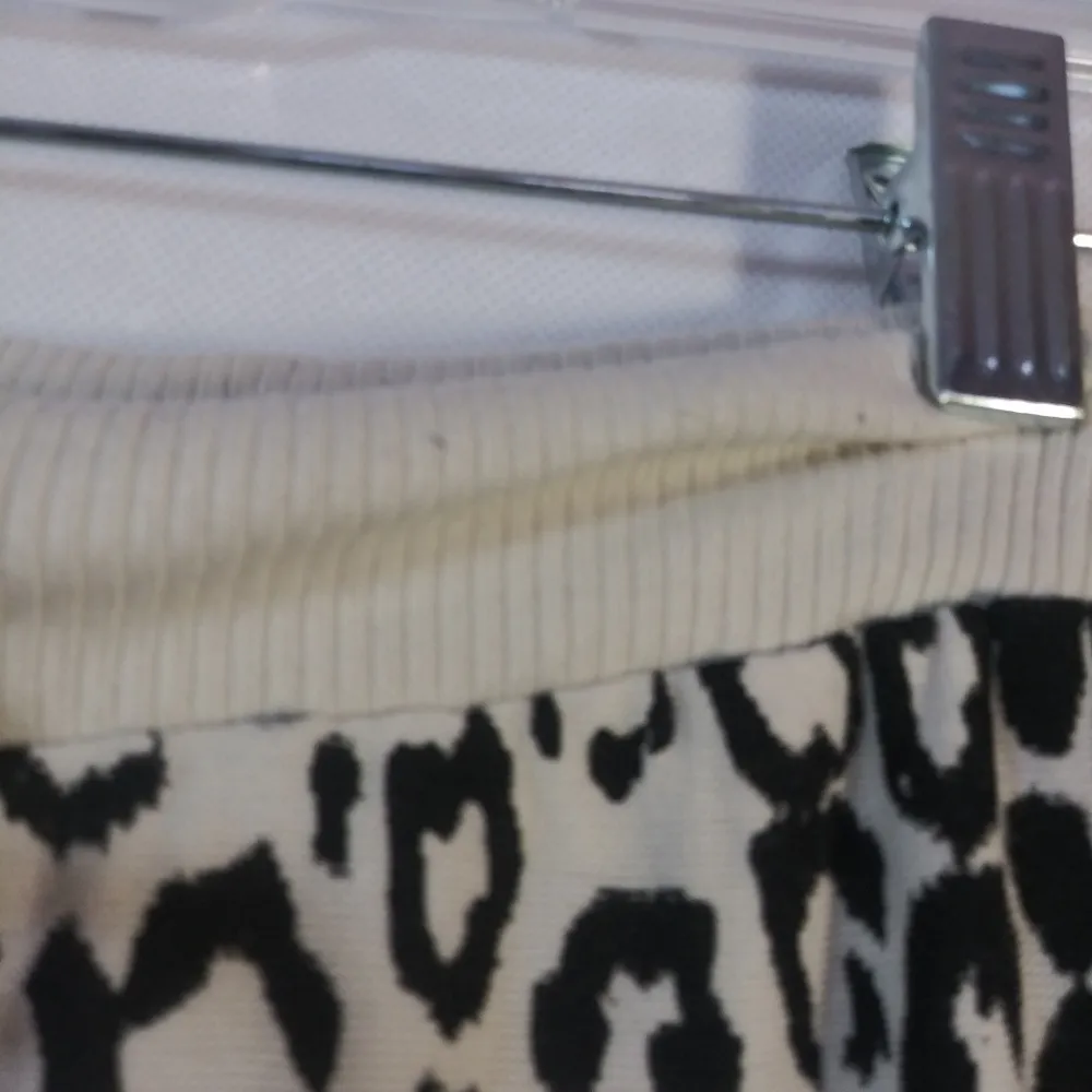 CHASER Cozy Leopard Print Black Cream Joggers Sweatpants Size XS - Image 5