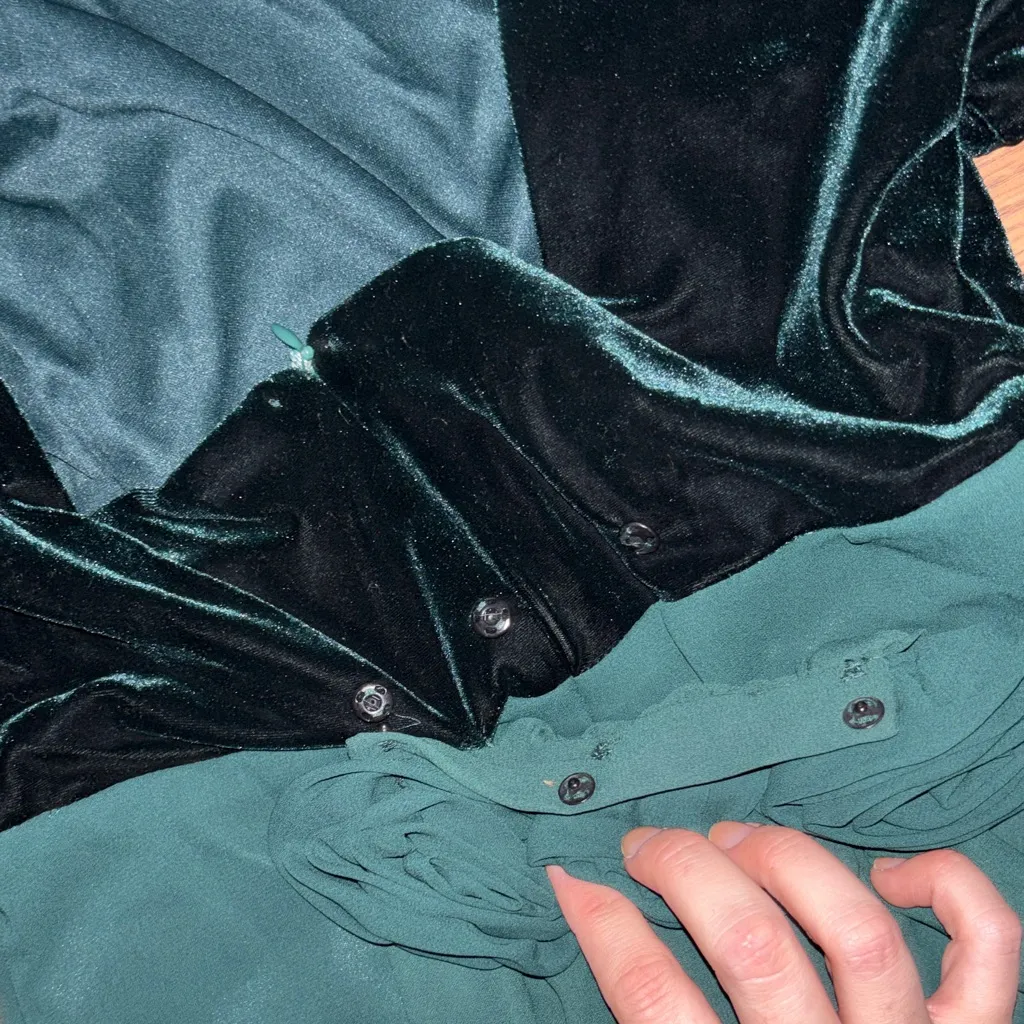 Michaelangelo Elegant Green Velvet Formal Dress Victorian Bridgerton Classic - Image 10