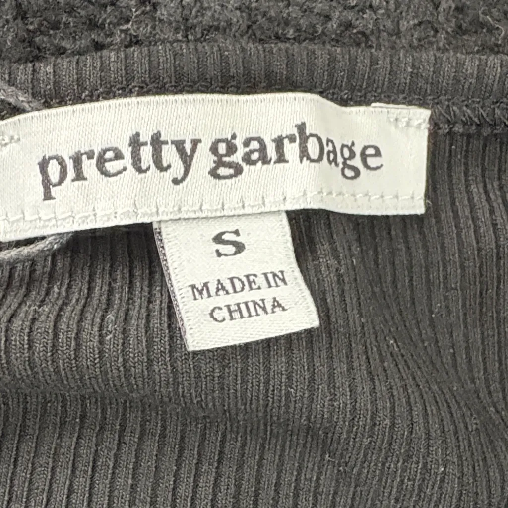 Chic Black Crop Top with Red 'J'adore Paris' Design - Image 5