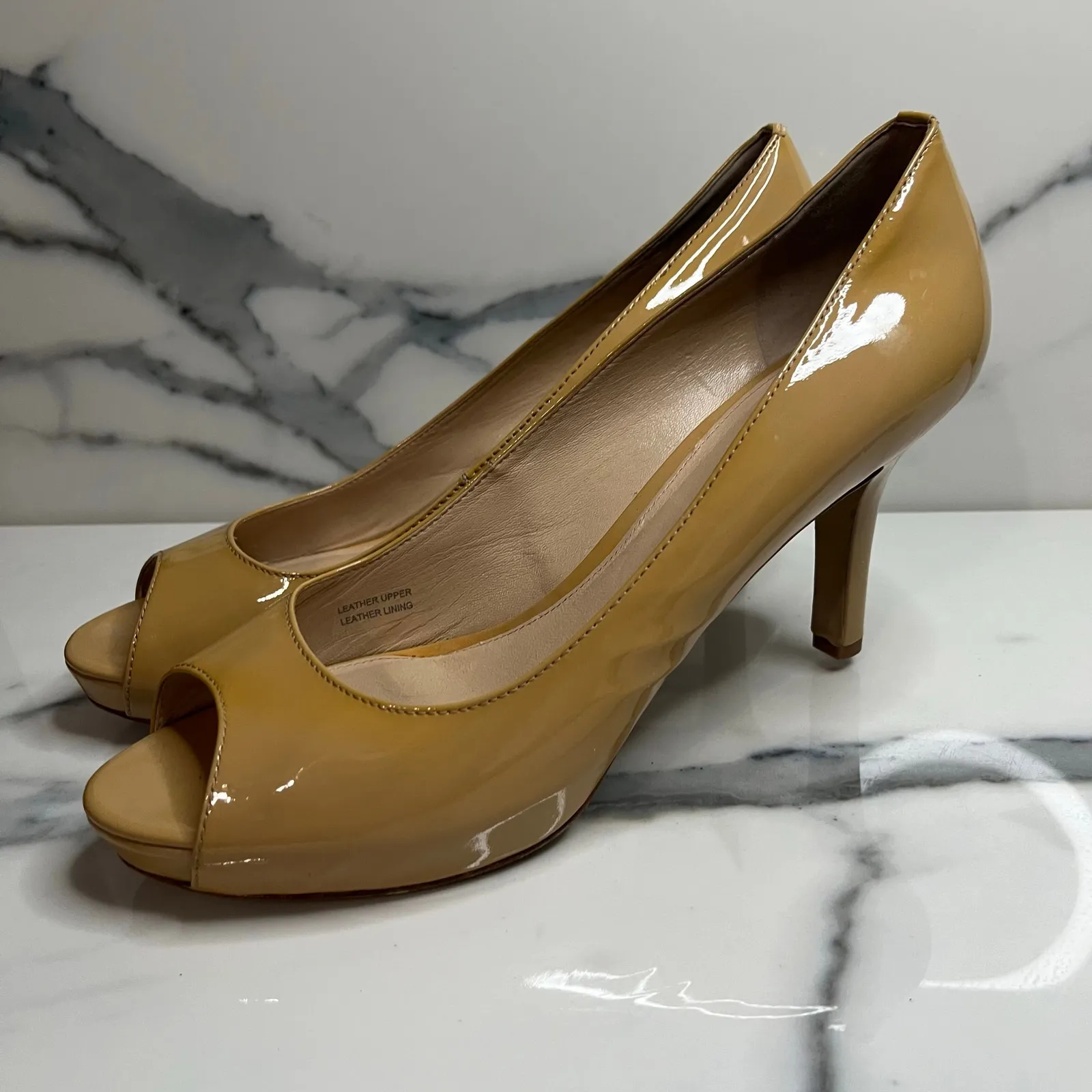 Via Spiga Neutral Patent Leather Peep Toe Pumps Sz 8.5 Closet Staple Classic Brown - Image 3