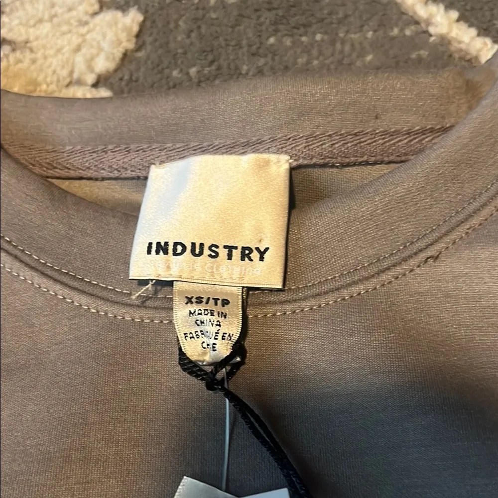 Gray and Black Cropped Boxy Sweatshirt with Mandarin Collar Size undefined - Image 2