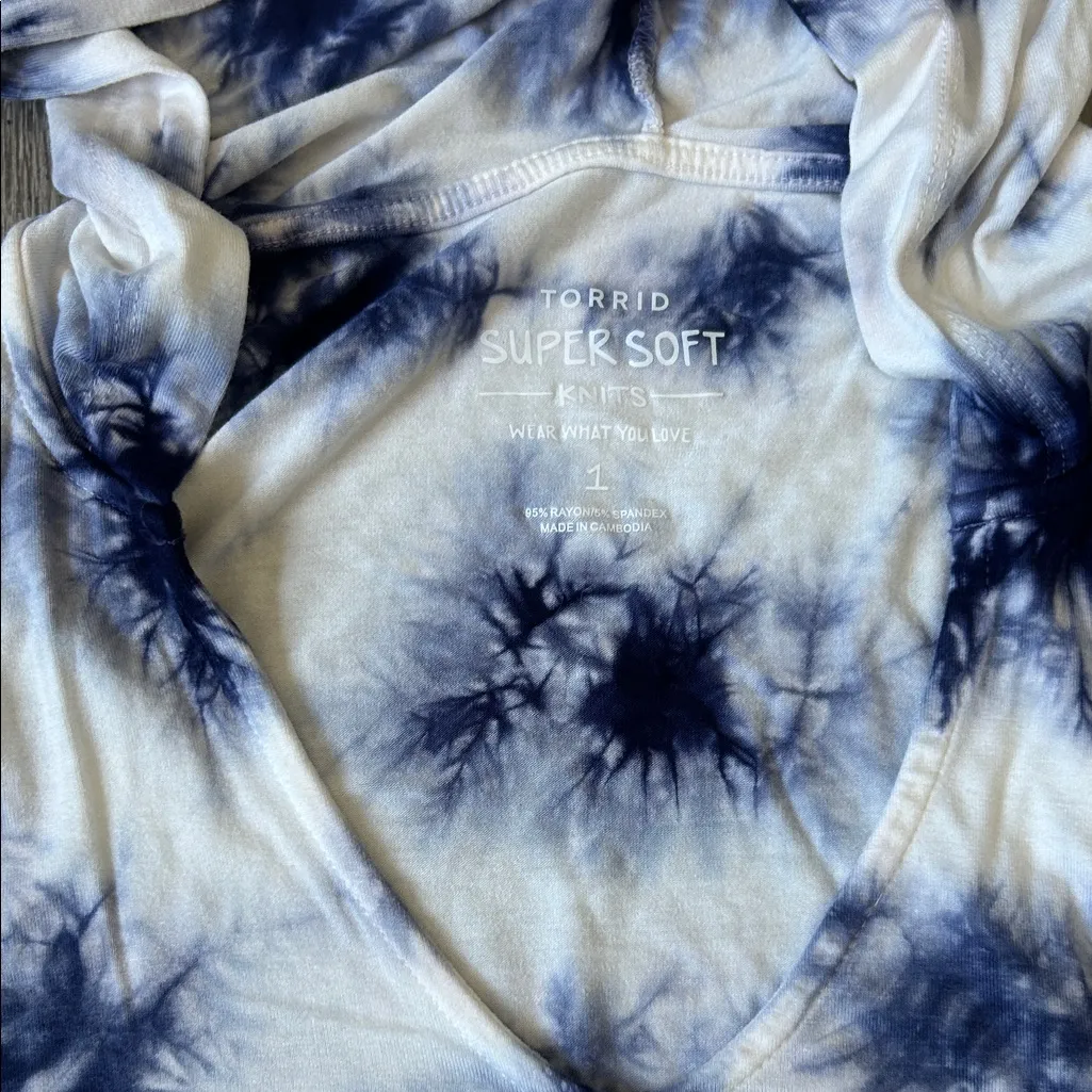 💙🤍Torrid Tie-Dye Hoodie – Plus Size 1X – New with Tags - Image 4