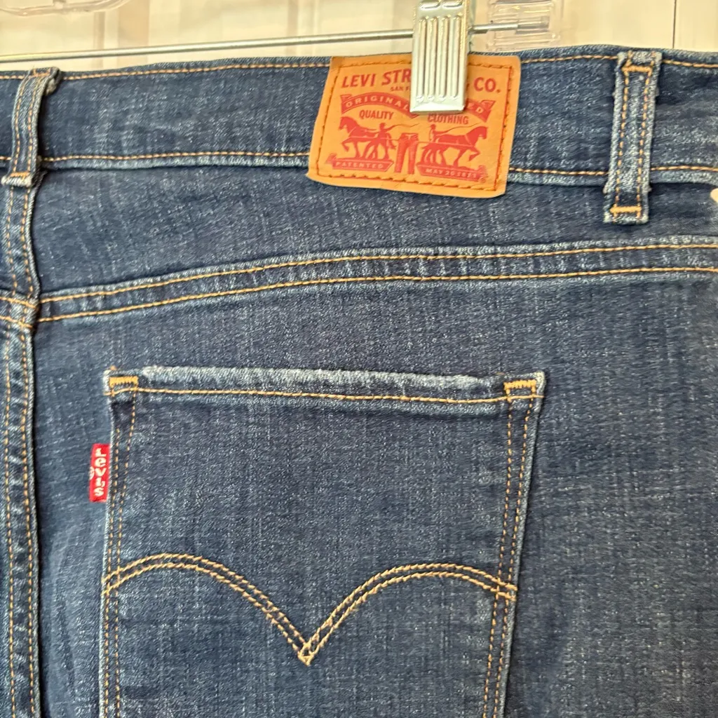 Levi’s‎ Classic Bermuda Shorts Size 32 - Image 5