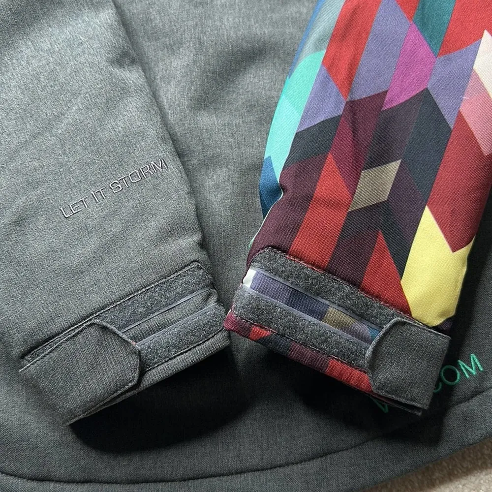 Volcom: Unique Slate Gray Geometric Fawn Snow Jacket - Image 12