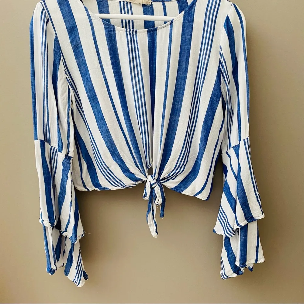 Altar'd State Striped Cropped Blouse Blue/White Sz Small - Image 3