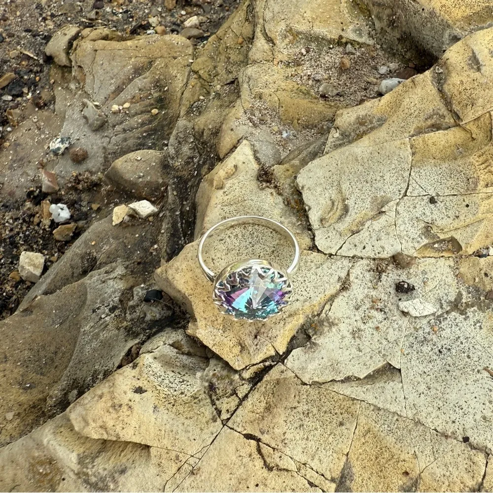 Handcrafted sparkly ring made with light vitrail Swarovski crystal size 9 Silver - Image 4