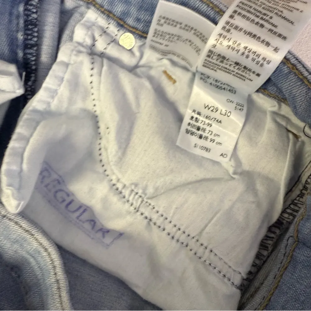 Levi’s 725 High Rise Bootcut Denim Jeans Size 29 - Image 3