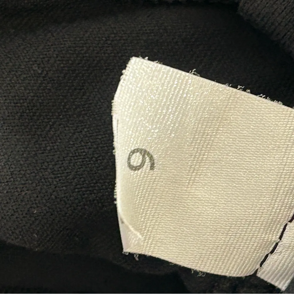 Lululemon crop top long sleeve cut out Sz 6 - Image 6