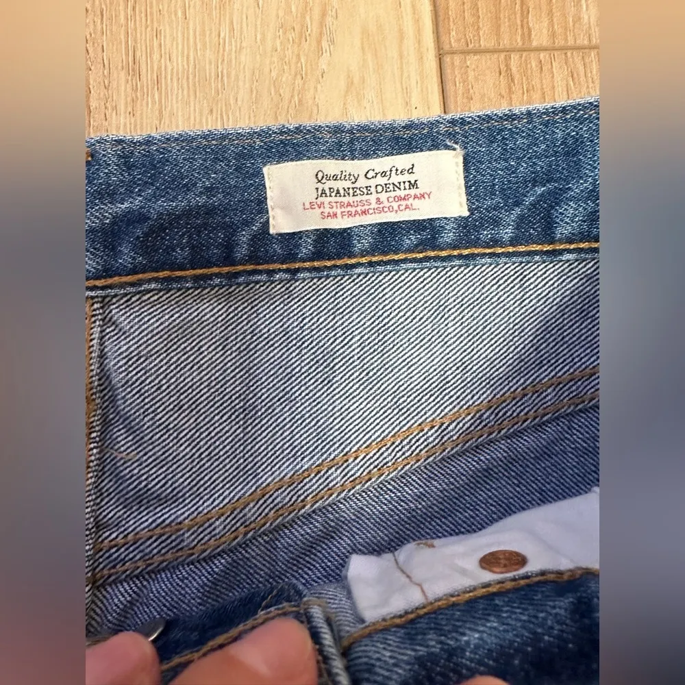 NWT  Women’s Blue 501 High Waisted Ripped Fray Hem Straight Jeans - Image 5