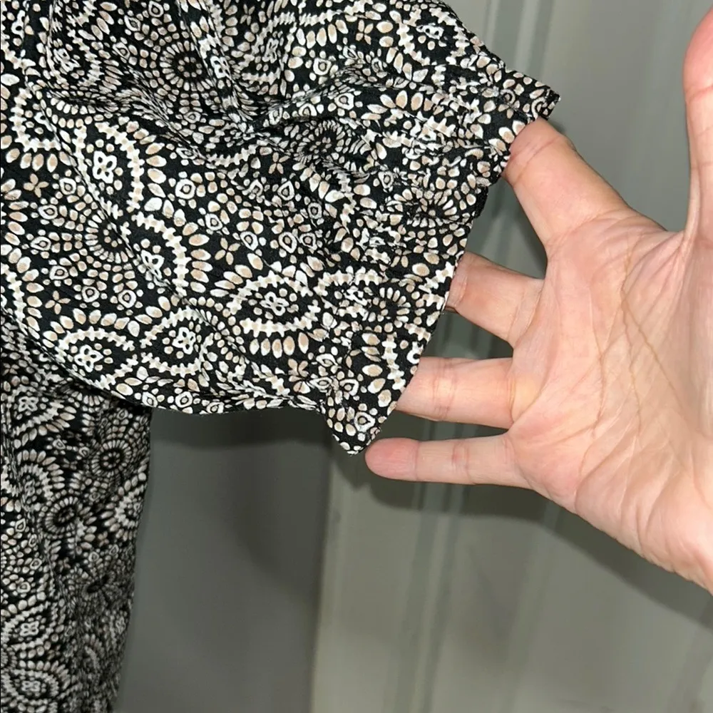 Ann Taylor Black and White Relaxed Flutter Sleeve Top - Image 3