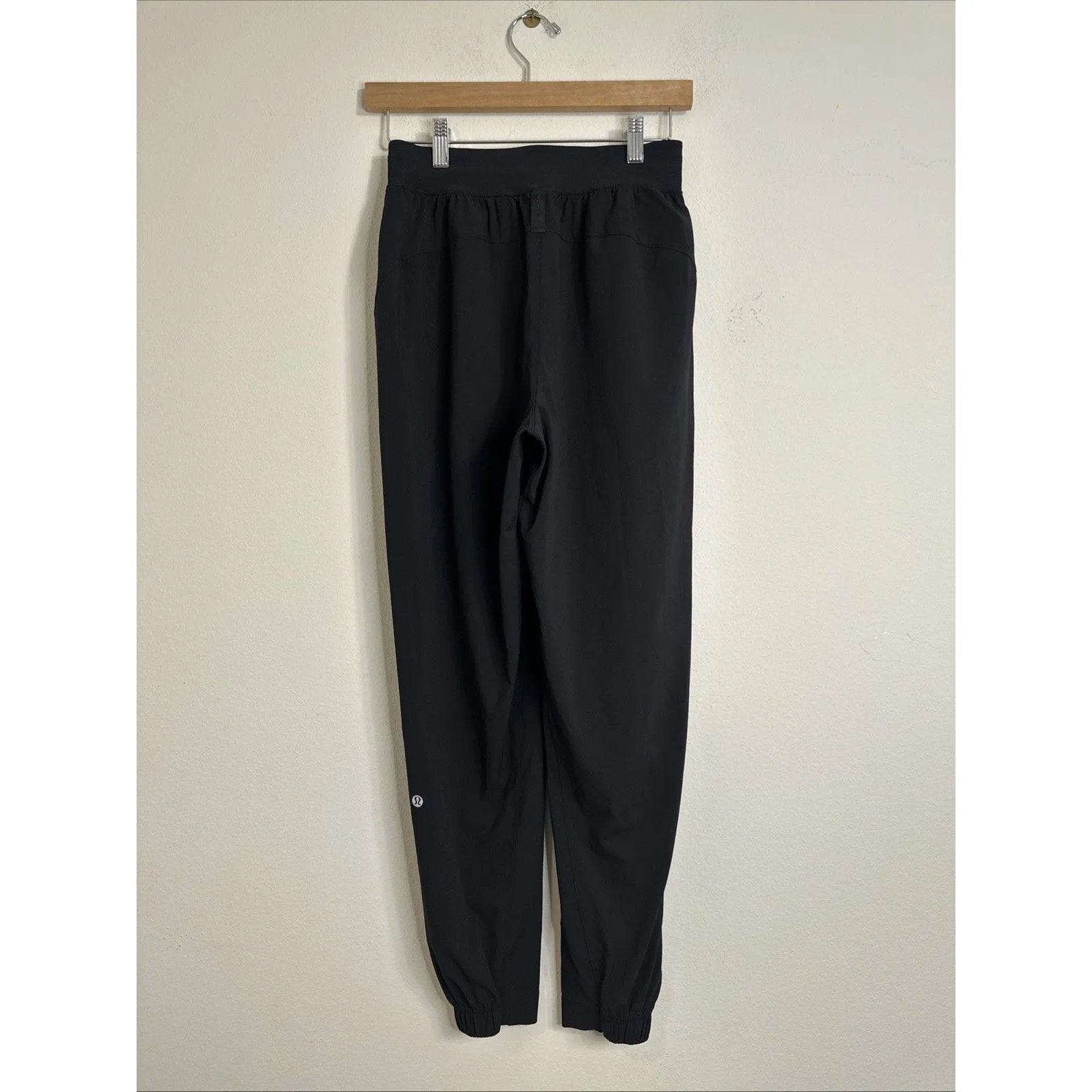 Lululemon Women's License to Train High Rise Pant Size 4 EUC - Image 4