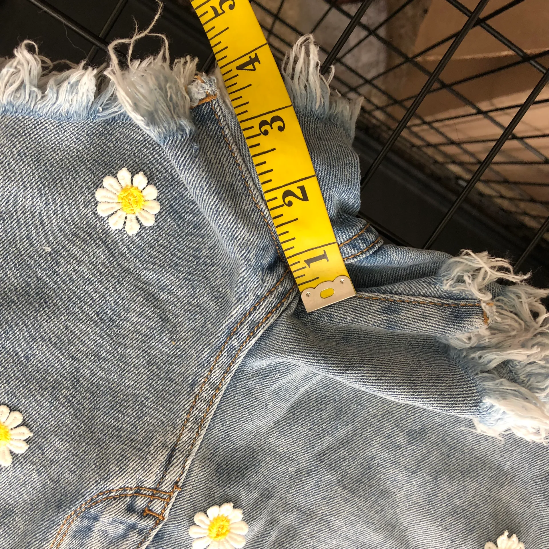 Sunflower appliqué patches jean denim shorts - Image 4