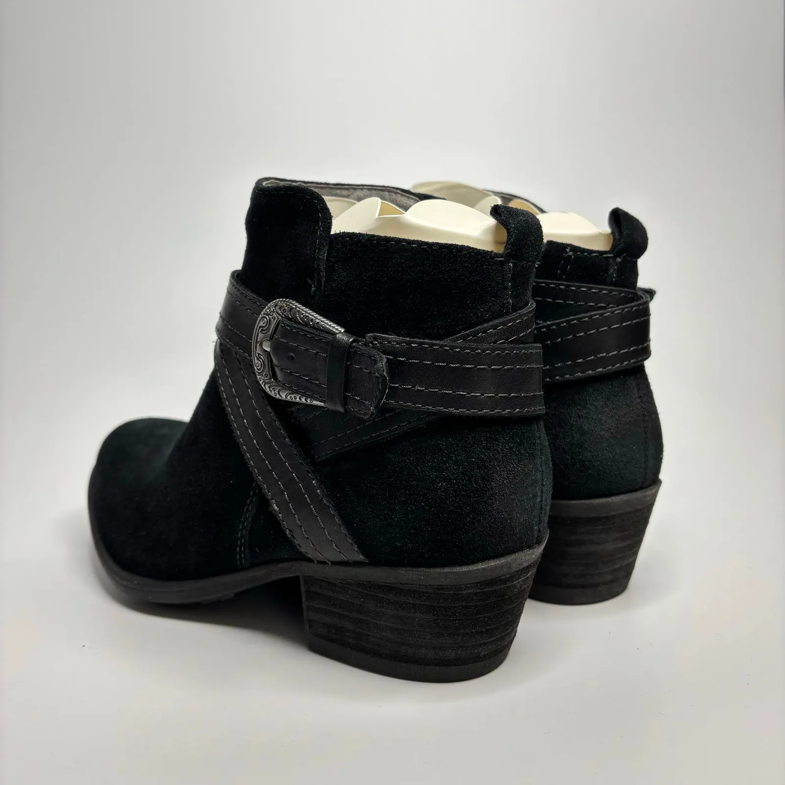 Earth Shoes Peak Porter Suede Buckle Booties in Black Size 6 - Image 3