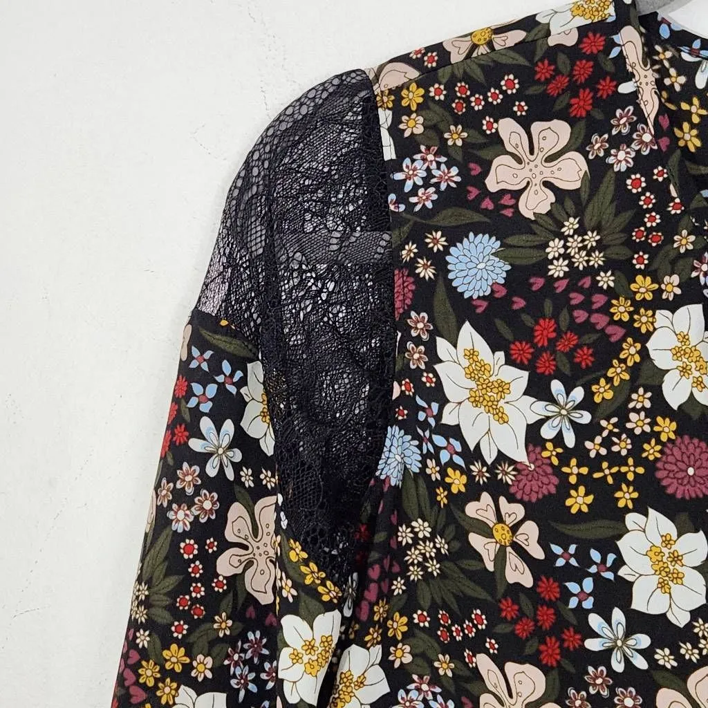 BCBGeneration Black Floral Print Blouse Size XS Floral Boho Top Lace Shoulders - Image 3