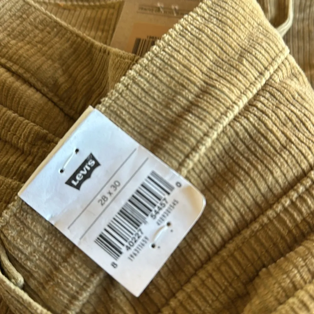 NWT Levi's Women's 314 Shaping Straight Brown Corduroy Jeans 28X30 - Image 6