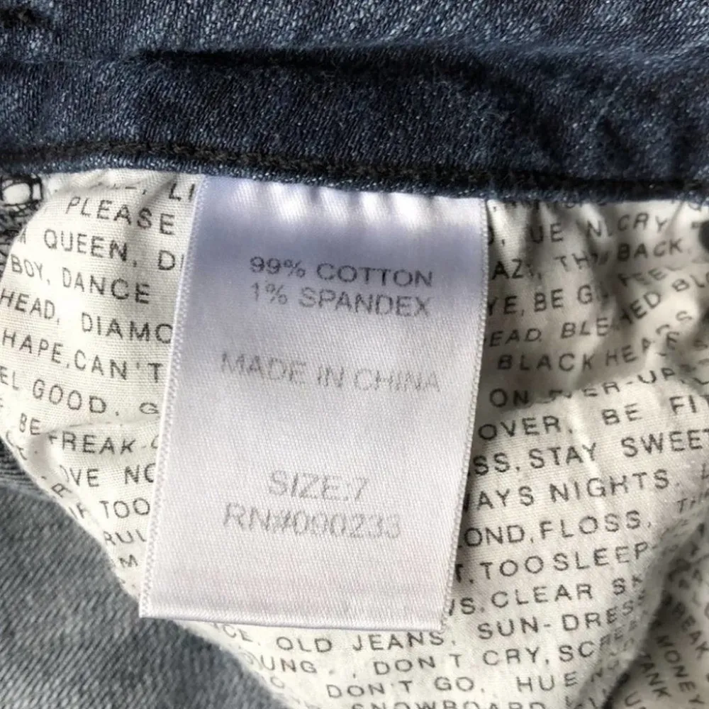 Roxy Dark Wash Denim Jean Shorts Rolled Hem Size 7 - Image 3