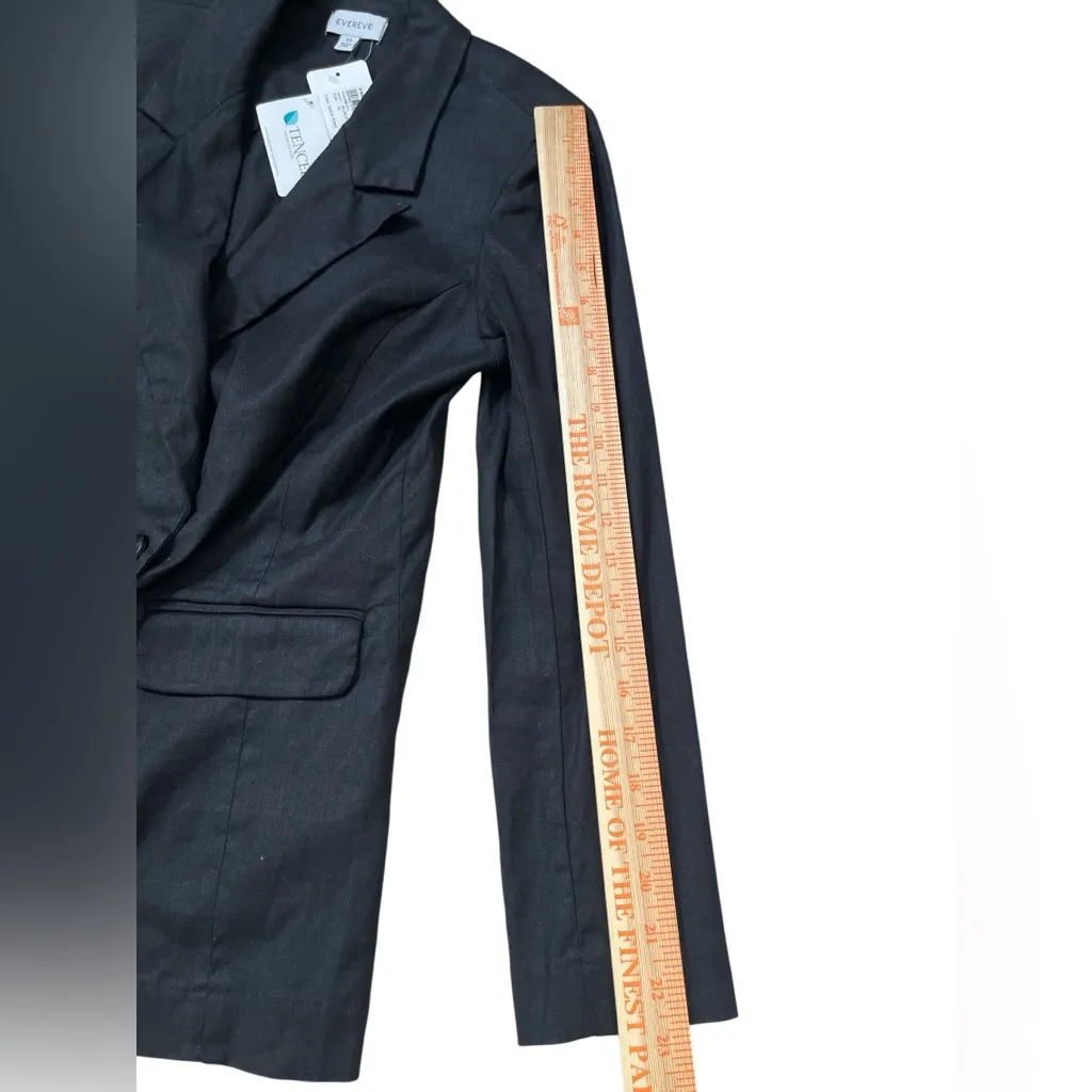 Evereve Alexa Black Linen Double-Breasted Blazer - Image 4