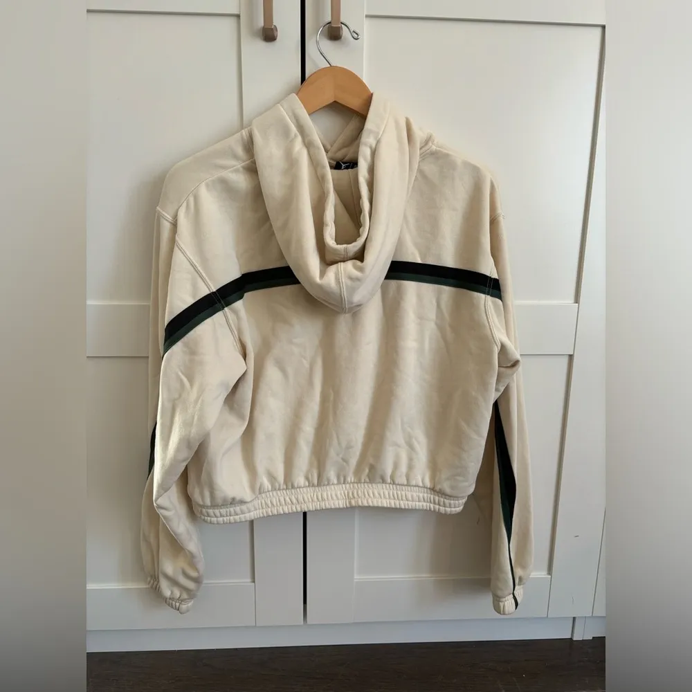 Milwaukee Bucks Sweatshirt Cropped Air Jordan Size Medium NBA basketball - Image 3