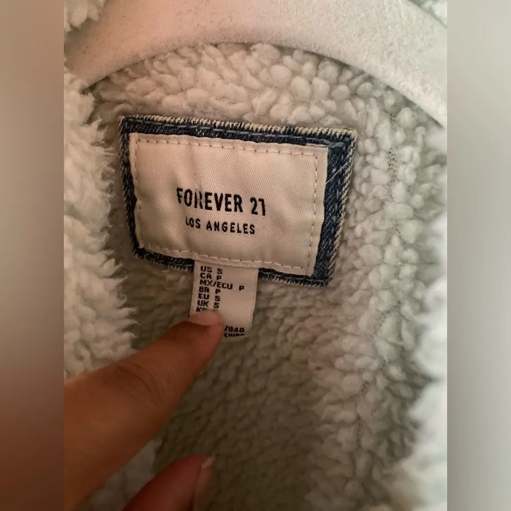 Forever 21 Sherpa Lined Denim Jacket - Image 3