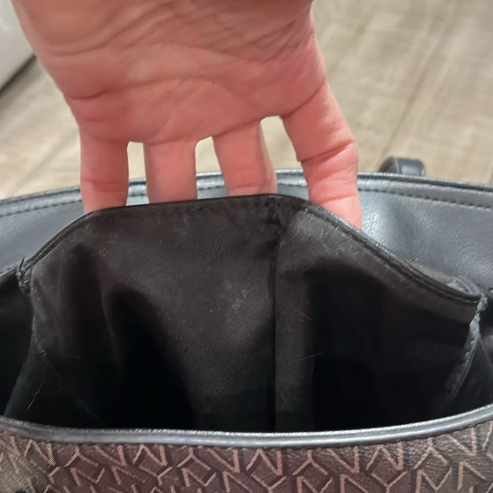 Marc New York Andrew Marc Black/ Gray Monogrammed Tote Bag VGUC - Image 9