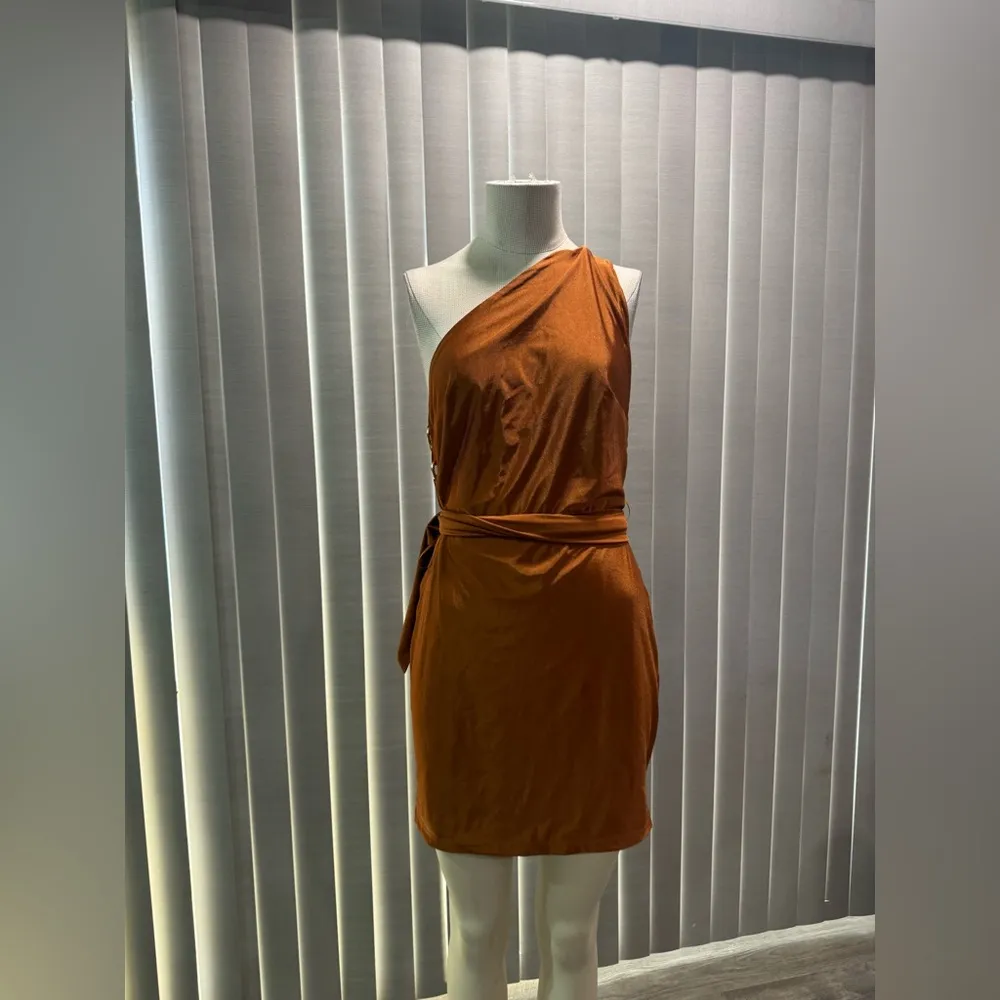 AMTIOUS shoulder chain dress 🍒 Brown Size L - Image 4