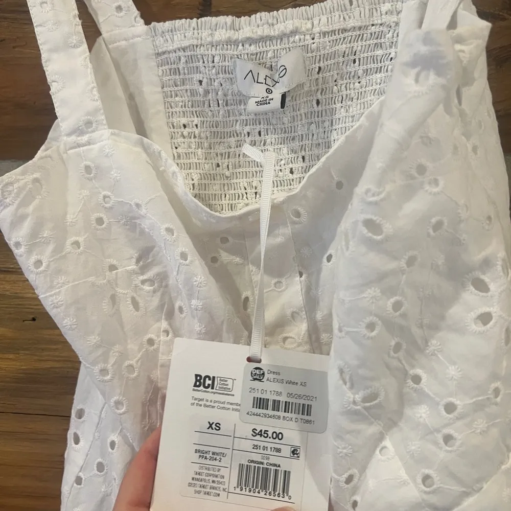 x Target White Eyelet Ruffle Hem Dress - Image 4