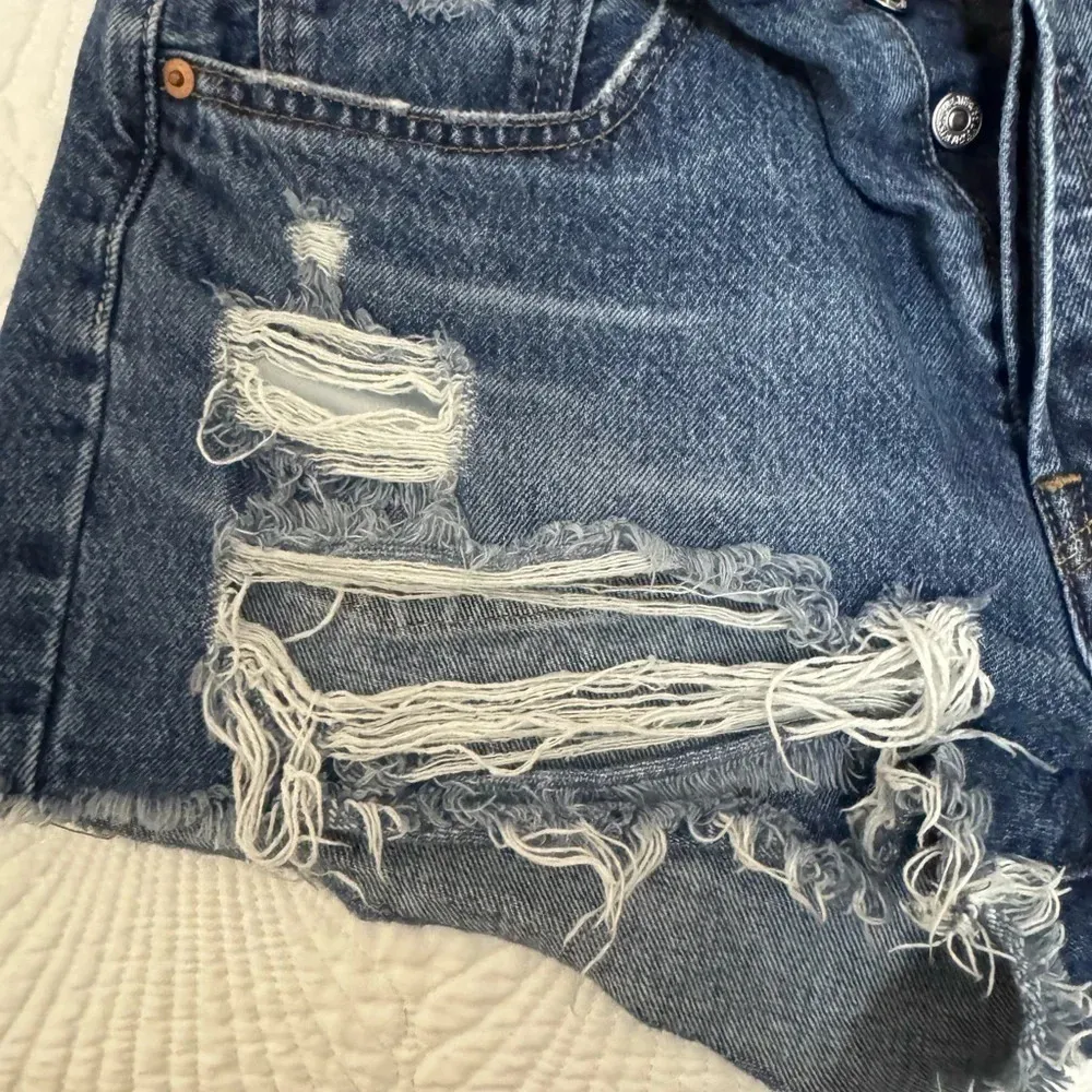 Women’s Levi 501 Shorts size 30 - Image 7