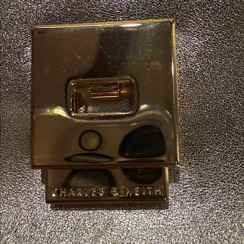 CHARLES &KEITH LEATHER BOW - Image 4