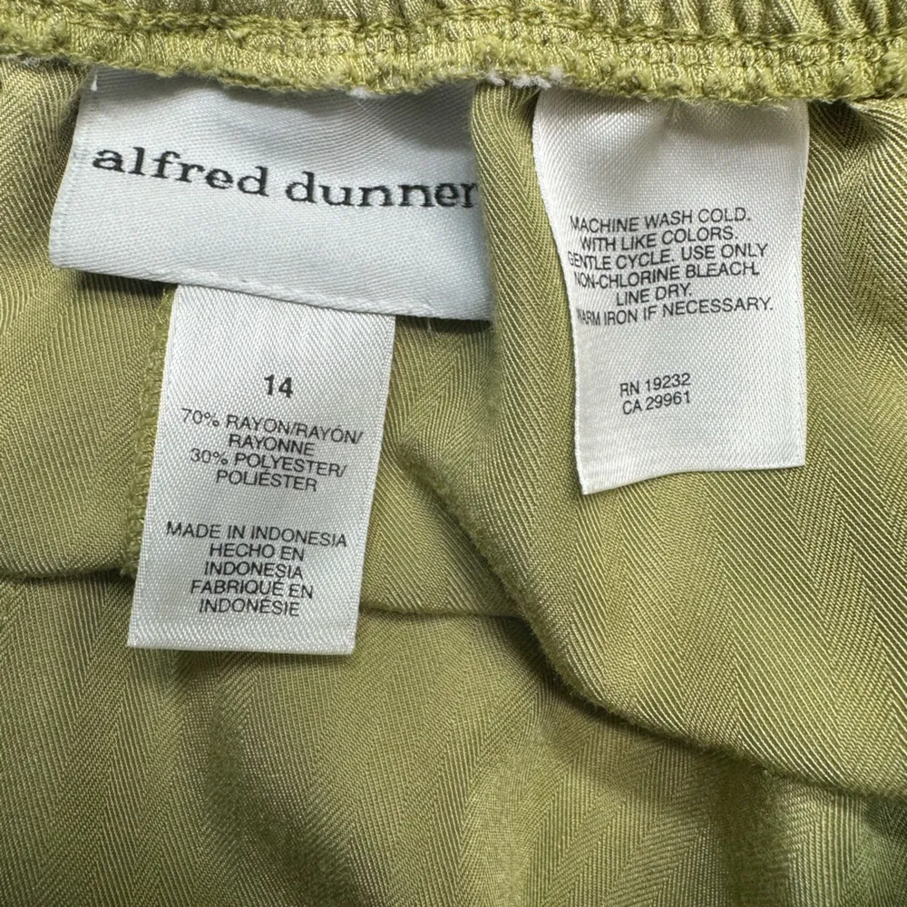 Alfred Dunner Women’s Green and Black Floral Outfit Size 14 - Image 6