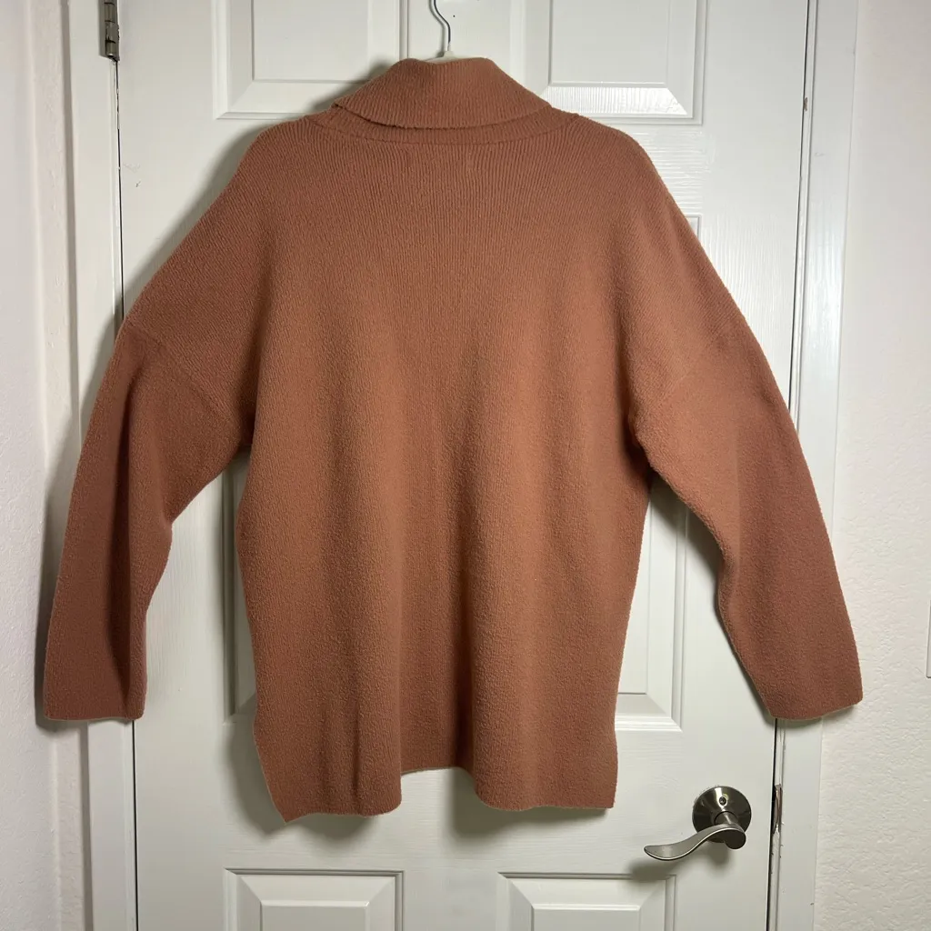 Abercrombie & Fitch Women's Tan Cowl Neck‎ Sweater - Image 3