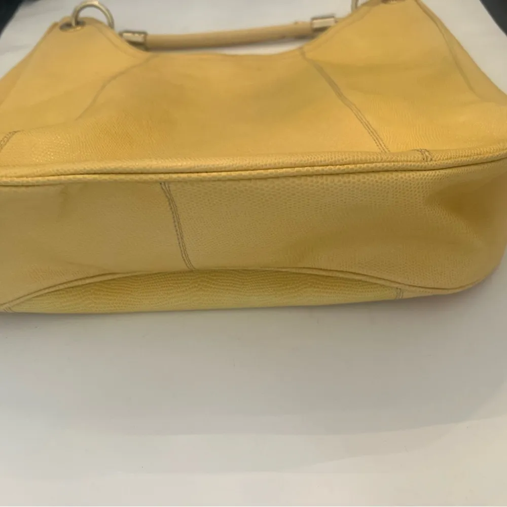Brahmin yellow/white hobo style shoulder bag. Gold hardware.Rare light yellow - Image 6
