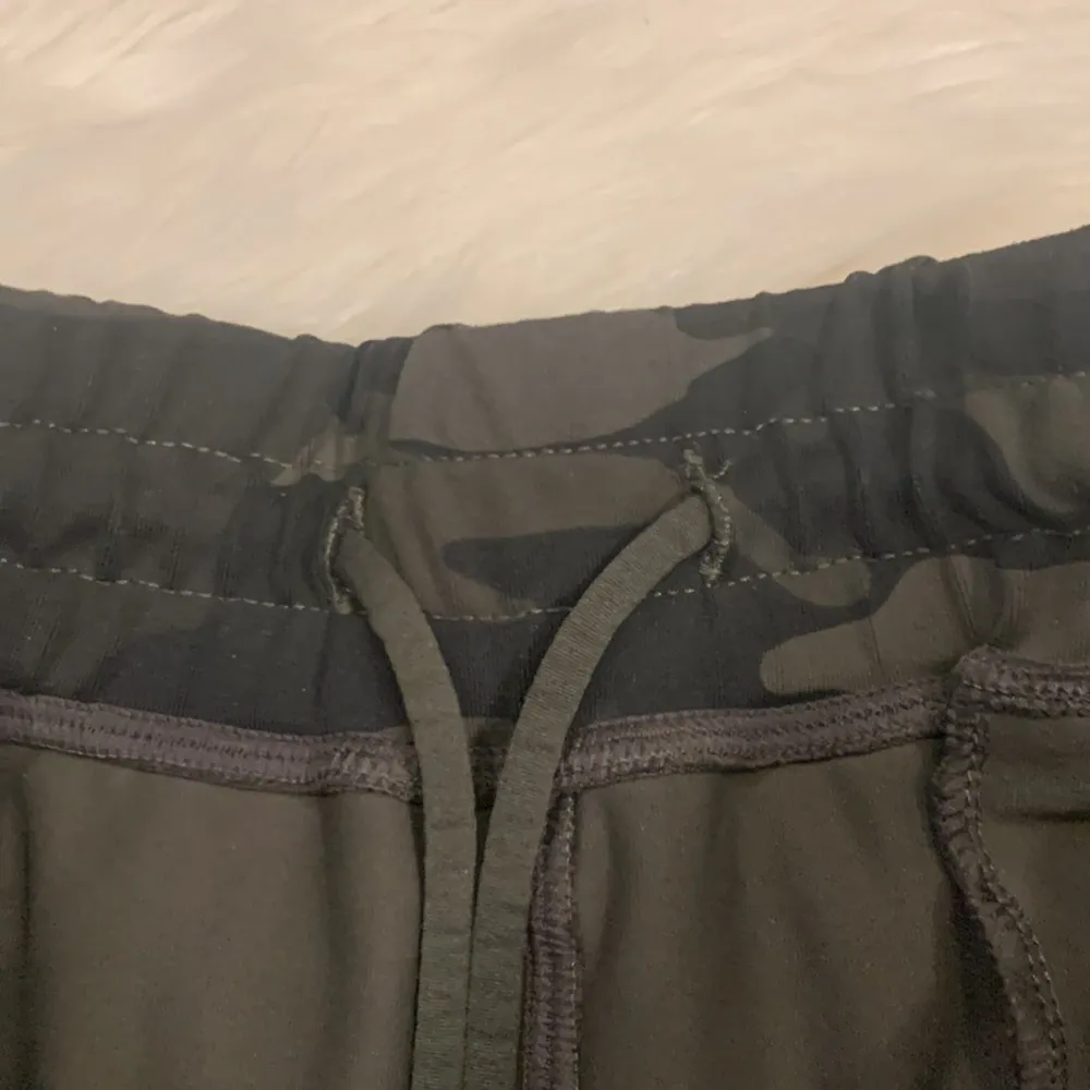 premium camouflage stretch joggers M - Image 11