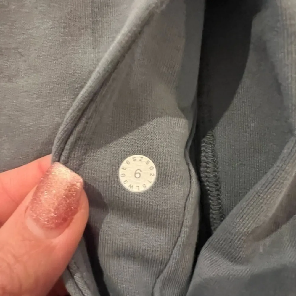 Lululemon Scuba Pullover - Washed Blue size‎ 6 - Image 2