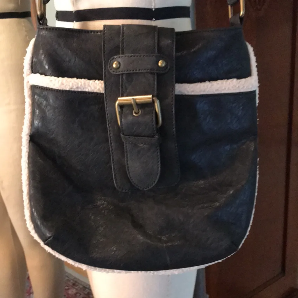 Vintage Leather Bag with Shearling Trim EUC ♡ Black - Image 7