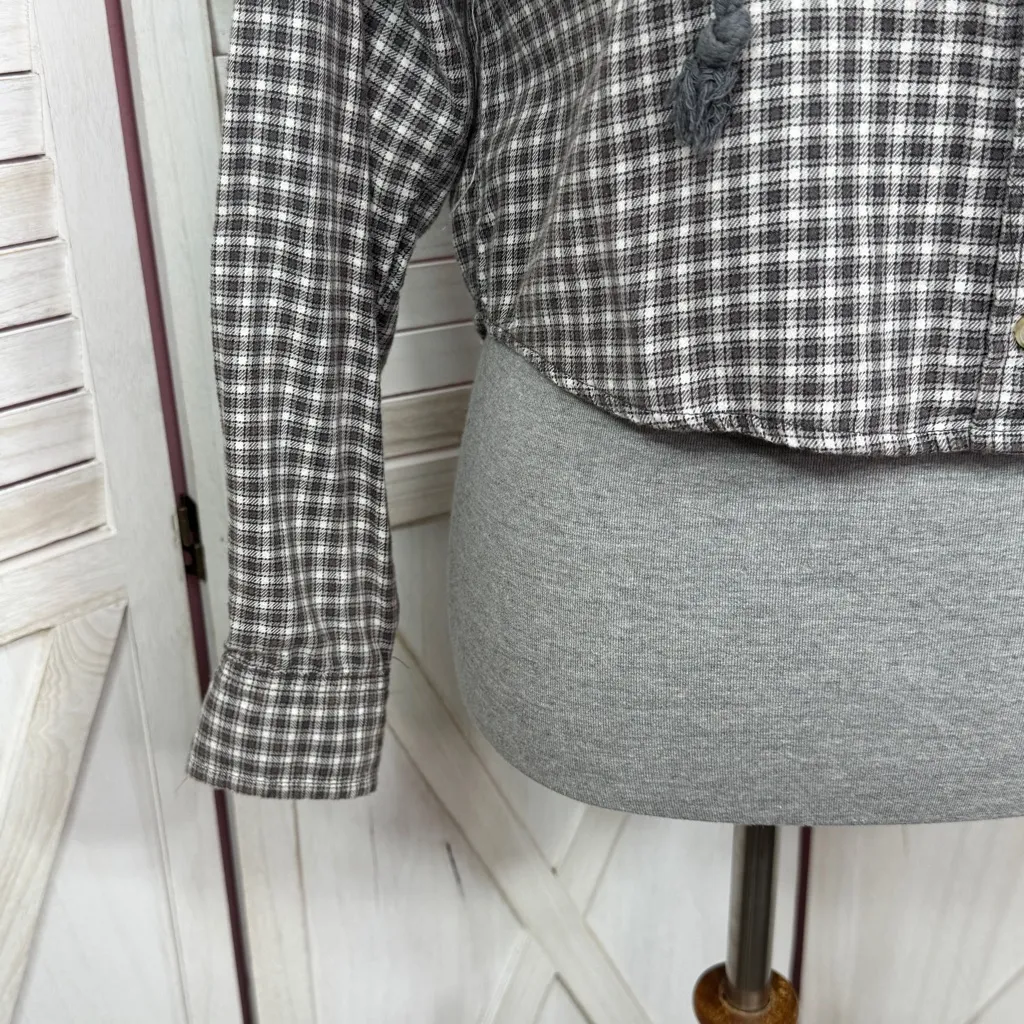 American Eagle Plaid Hoodie Crop Button Up Shirt Grey XS Distressed Shacket - Image 8