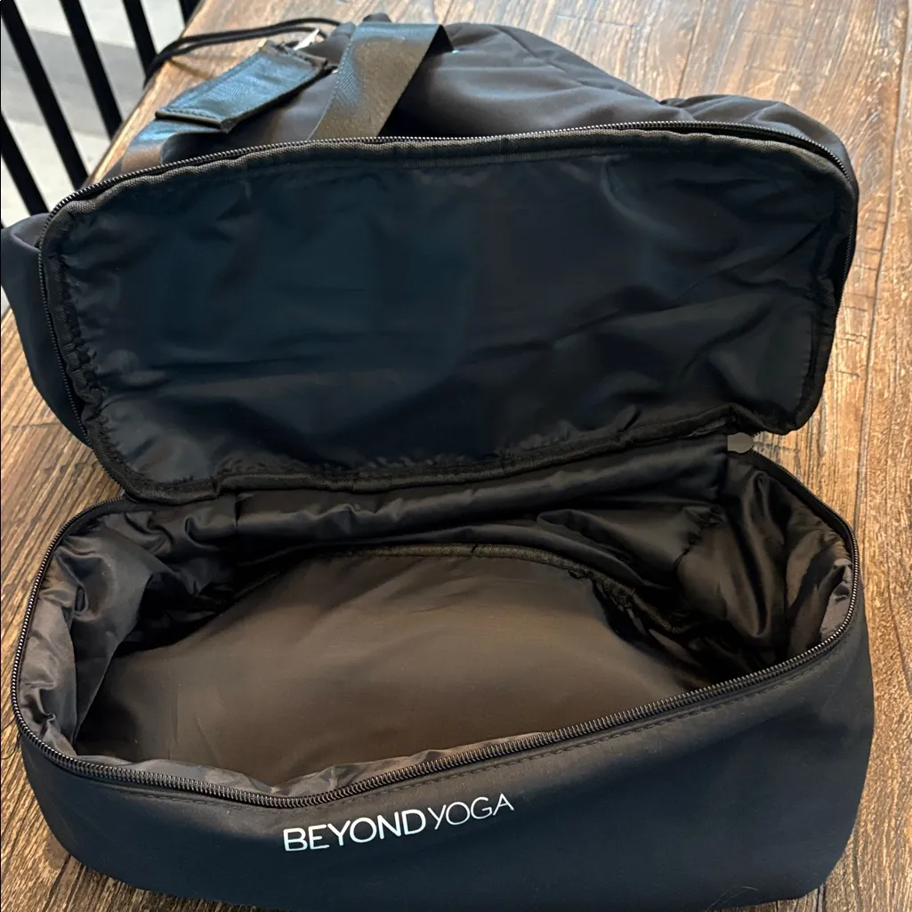 Beyond Yoga Unisex Convertible Gym Bag Black Backpack Drawstring NWT - Image 4