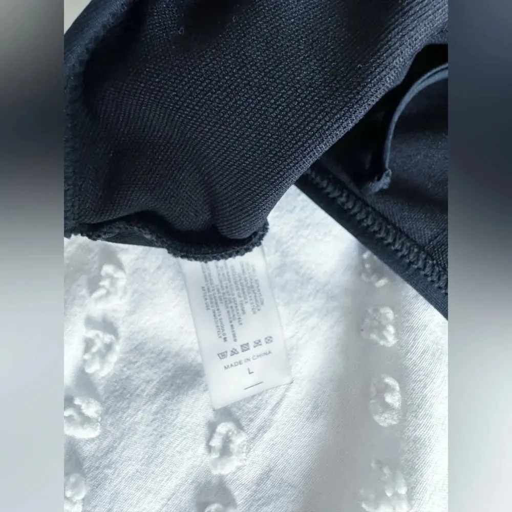 Flutter Sleeve Flounce Bikini Top Size Large Black Removable Padding Swim - Image 3