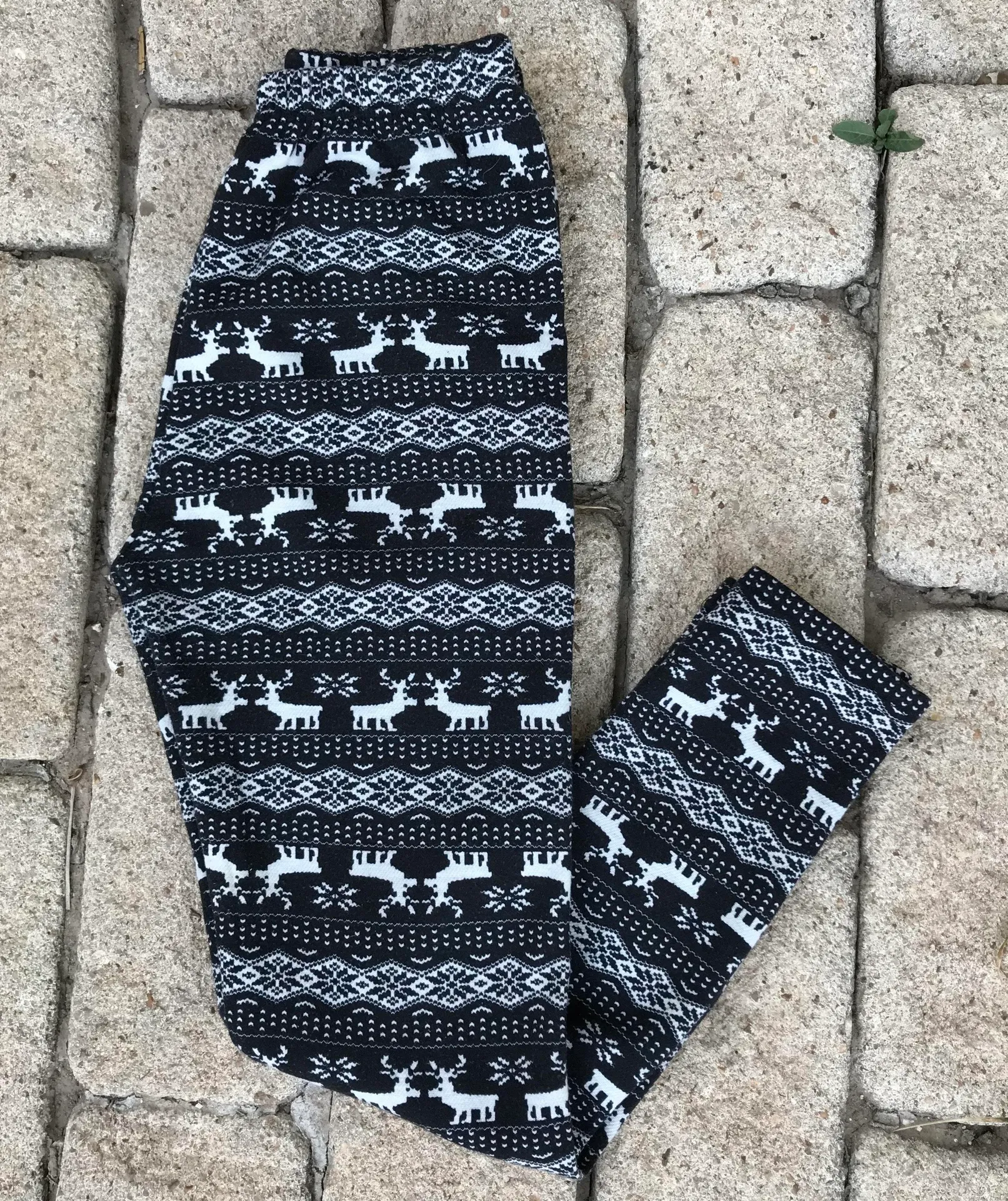 Warm Black and white Reindeer leggings - Image 2