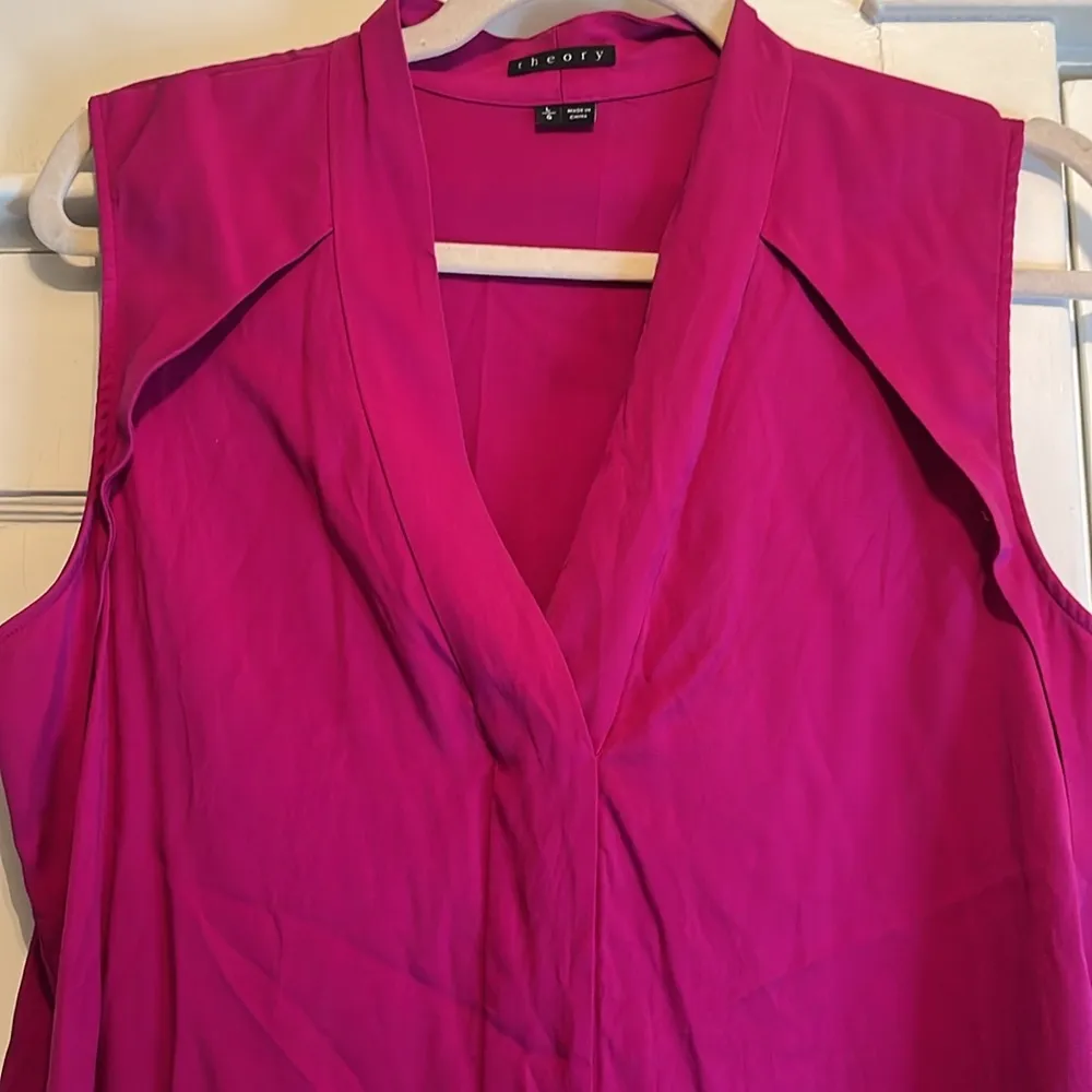 Theory  | Dark Pink Professional V-Neck Flowy Tank Top Size Large - Image 3