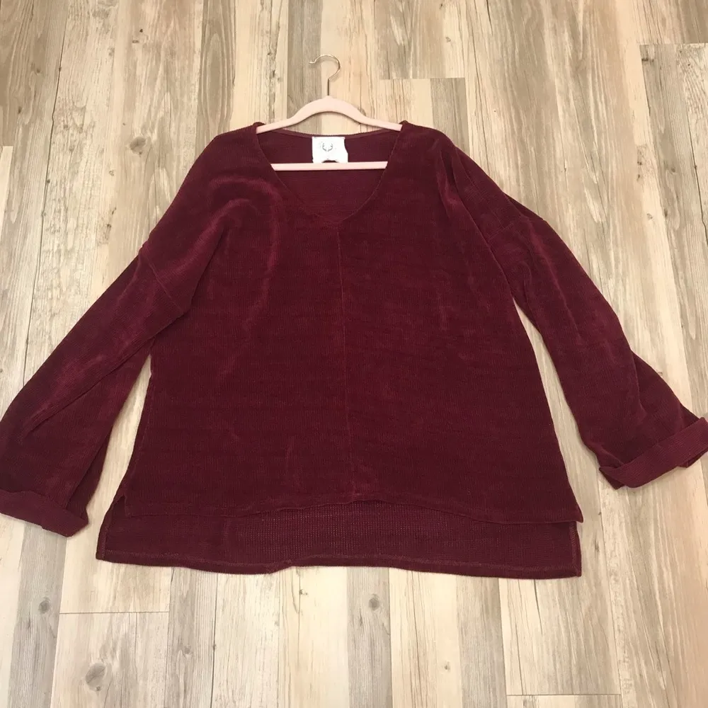 Fantastic Fawn Boutique Vneck  Maroon Oversized sweater sz Medium - Image 88
