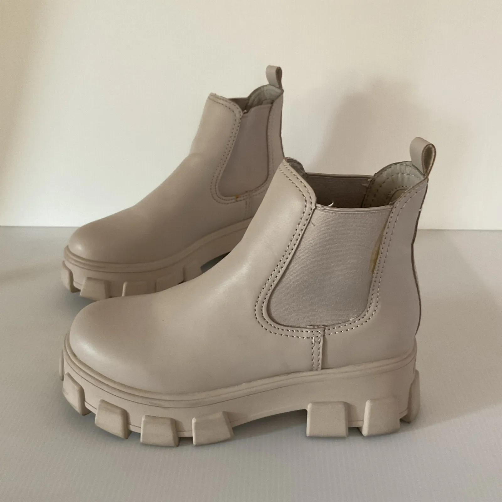 Circus NY Beige Platform Chelsea Boots Women’s Sz 6.5 Chunky Sole Ankle Booties - Image 2