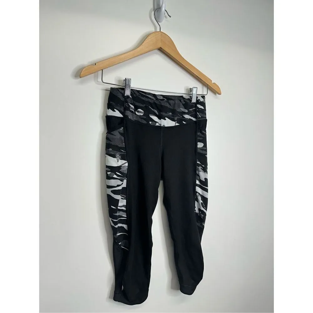 Athleta Leggins Womens Capri‎ Camouflage Print Black/White Size XS - Image 2